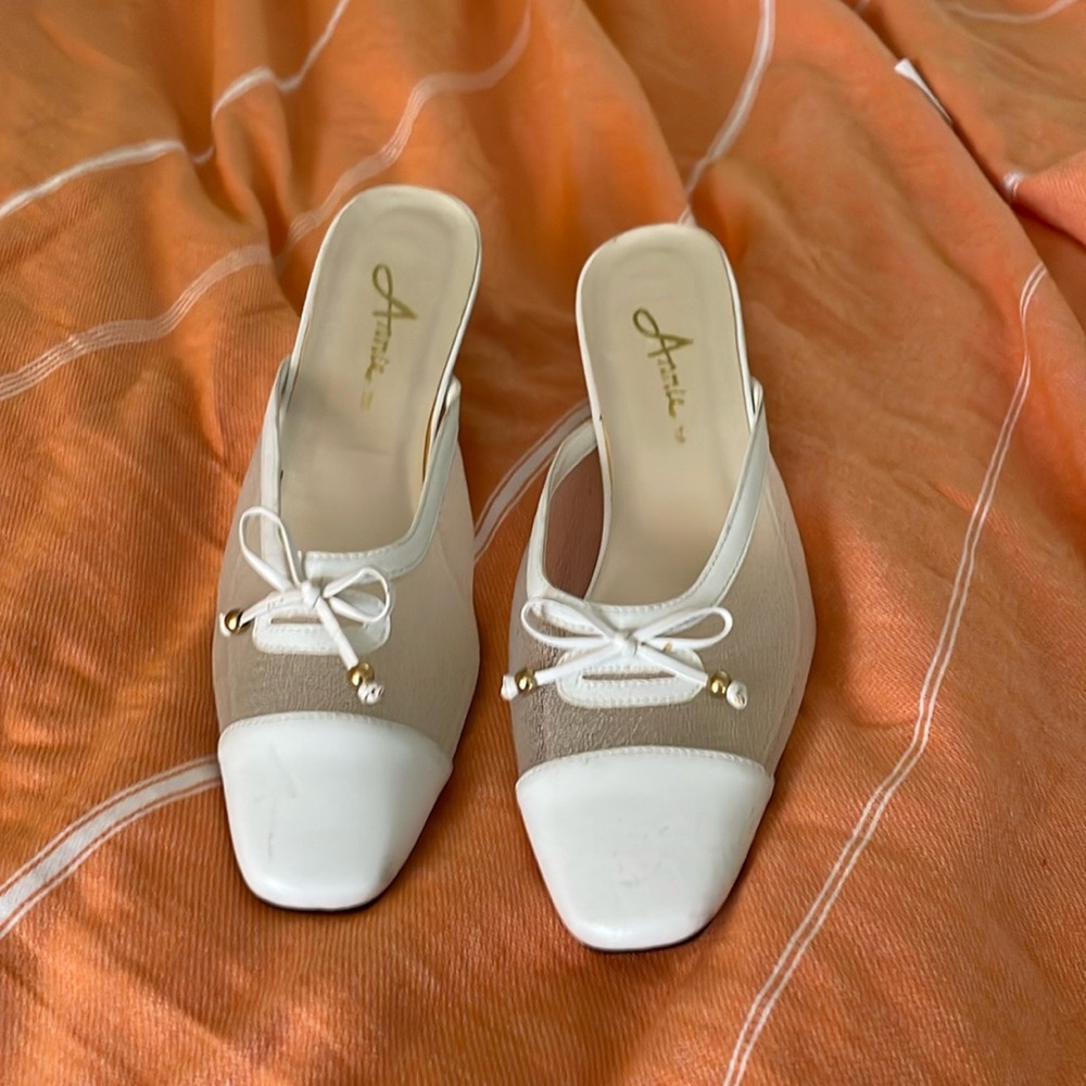 White shoes size 8 M preowned good condition.great for summer 3 in heel